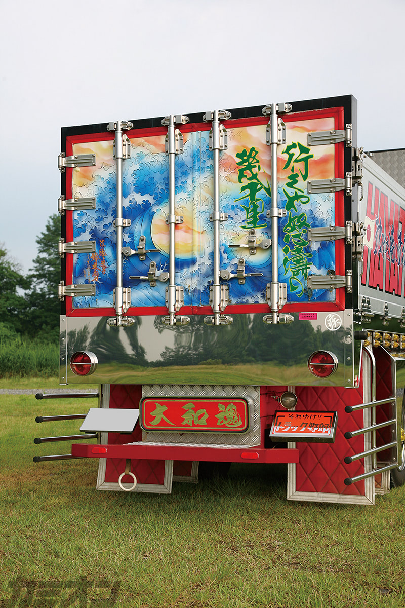 麻美丸 伝統のレトロスタイルを堅守し自分流のアート感を巧みに注入