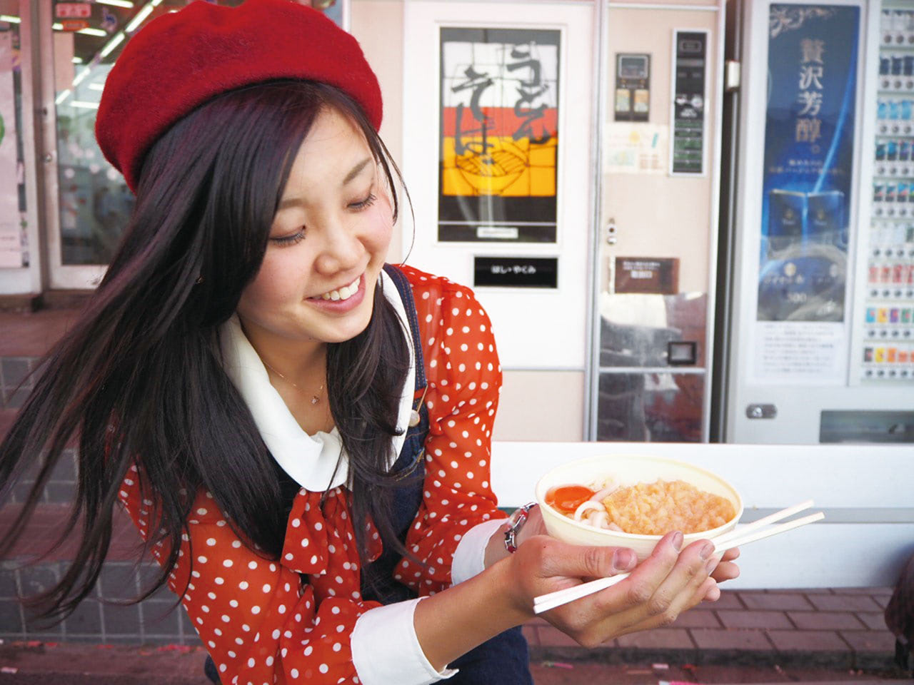 竜の卵」が購入できる!? 石田鶏卵の絶品月見とは｜レトロ自販機の旅