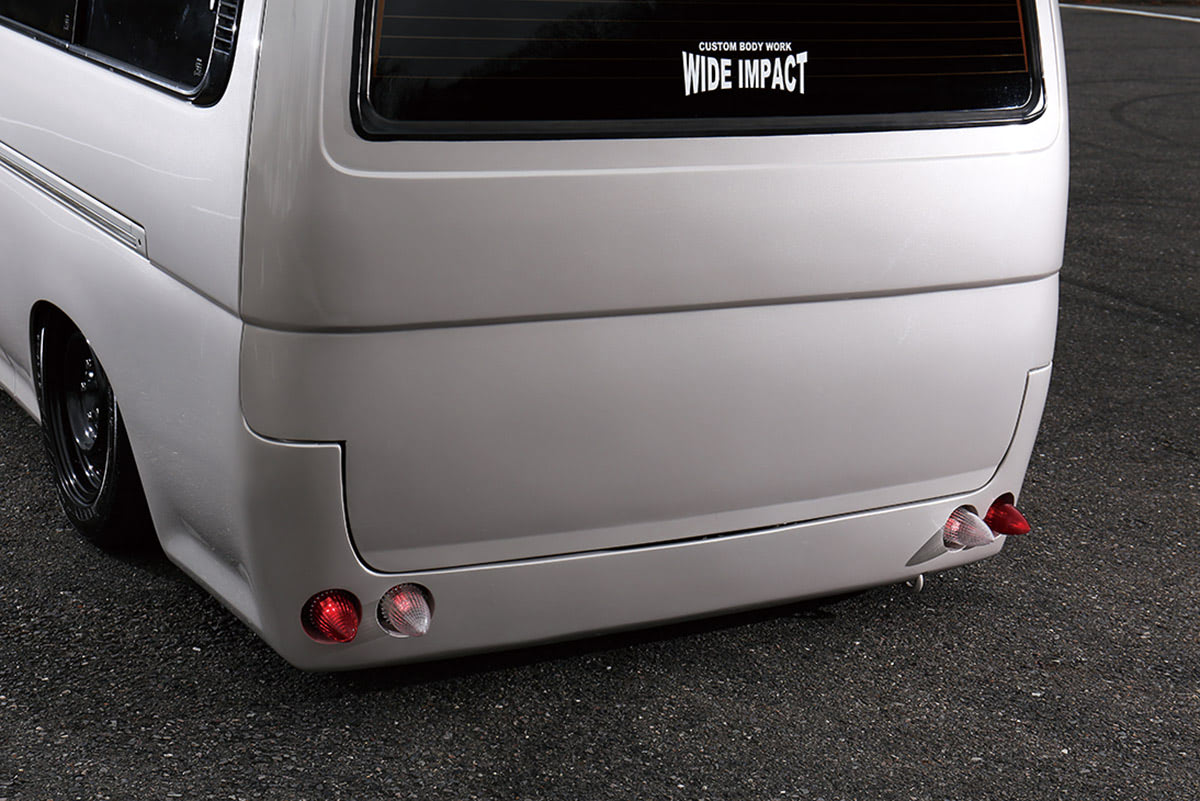 トラッキンハイエース☆】こだわりのメタルワーク＆フレーム着地で