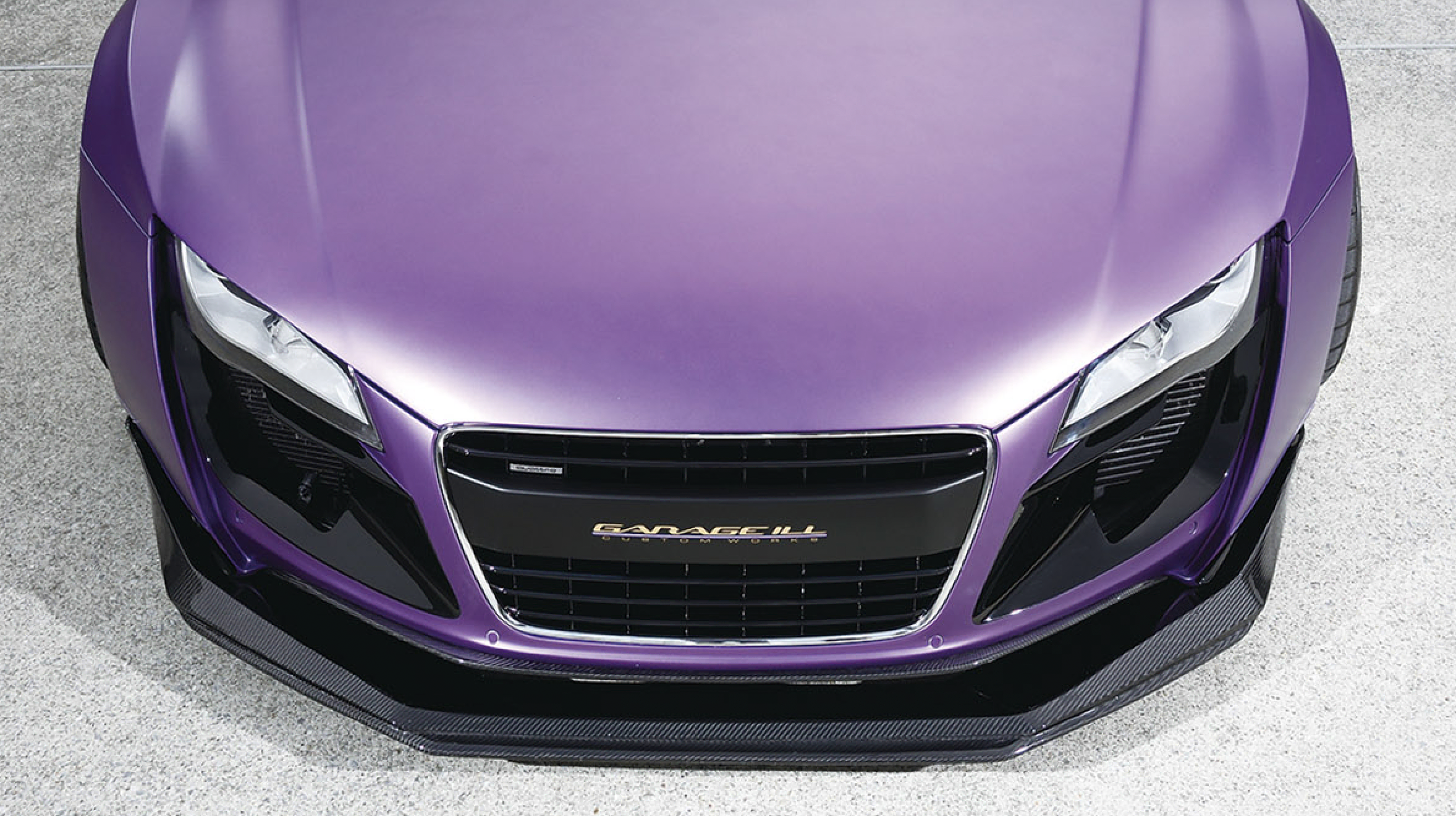 【ミッドシップスポーツカー・R8をワイド化!!】メーカーではありえない超個性的なフェイス＆ワイドルック！ ビルダーのオリジナリティを存分に注入