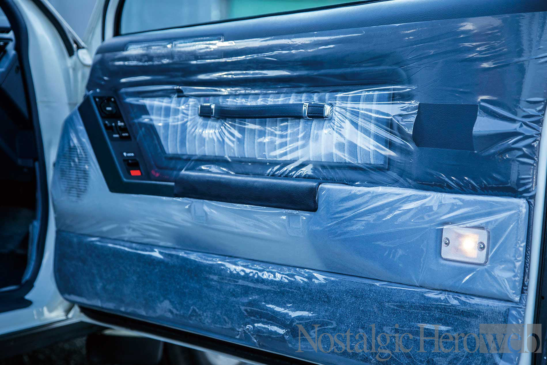 まるで新車のような初代ソアラ【2】ドアトリムに新車時のビニールが