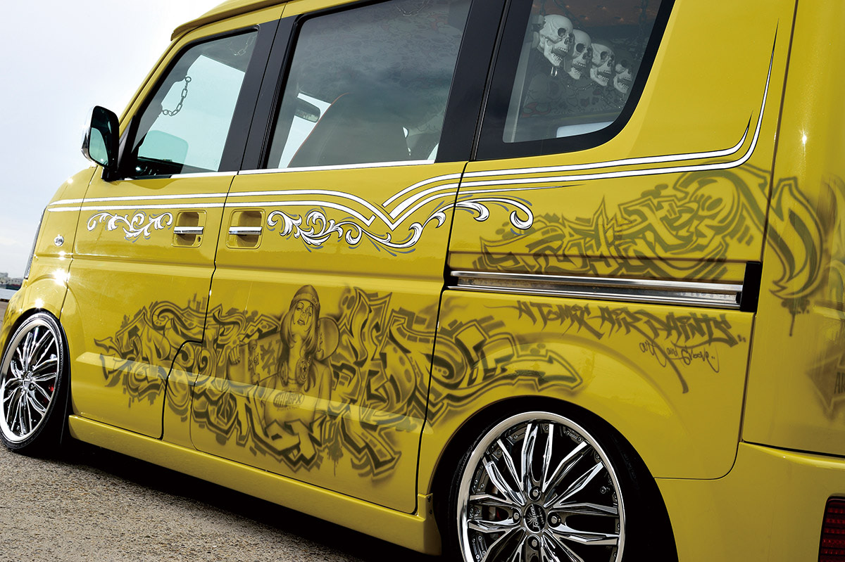 内外装アーティスティック仕上げなエブリイ!!】文字が浮かび上がる