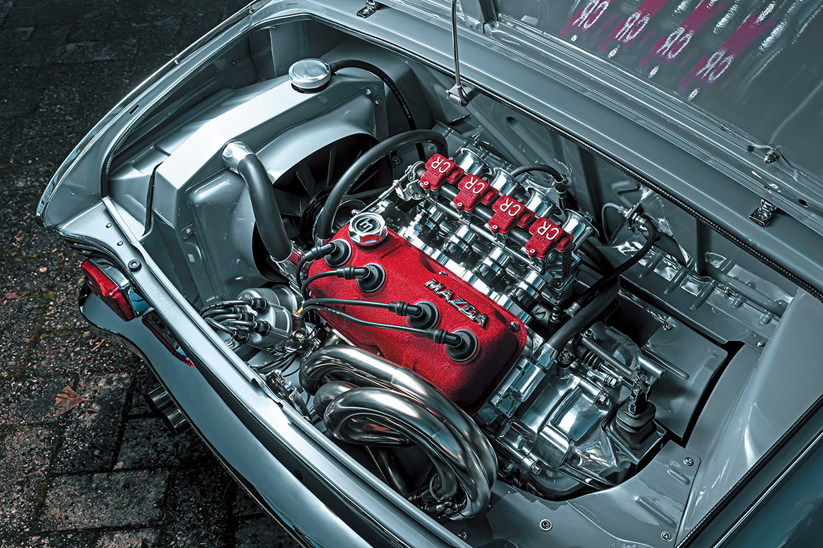 超ミニマムセダンでオールドJDM!!】日本式旧車カスタムをドープに