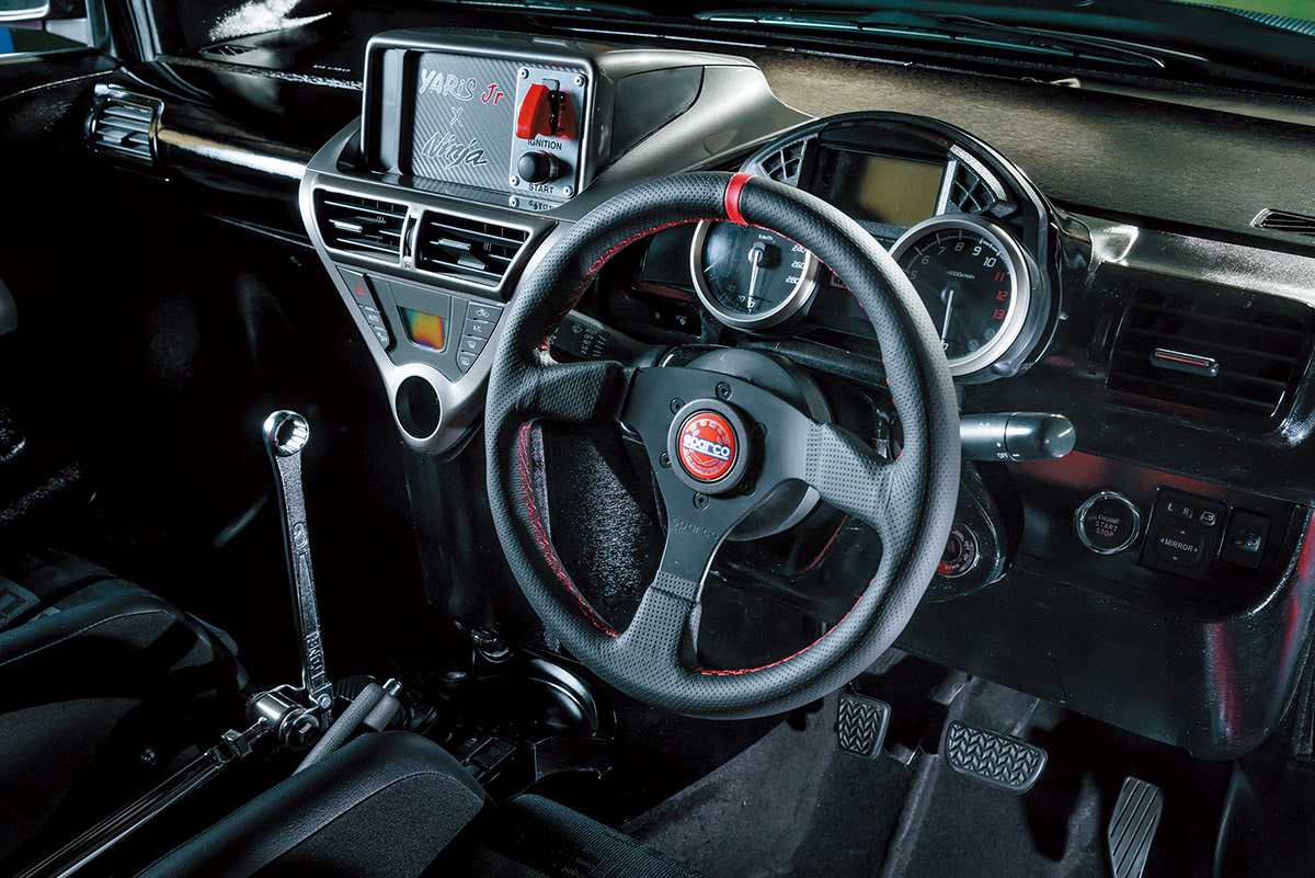 ん? なんかボディが短いゾ??】カワサキのバイクのエンジンを換装し、FF