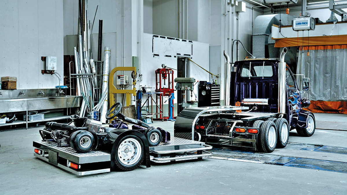 前代未聞の“軽トラ”コンボイ!!】ボンネットトラック化の12輪トレーラー