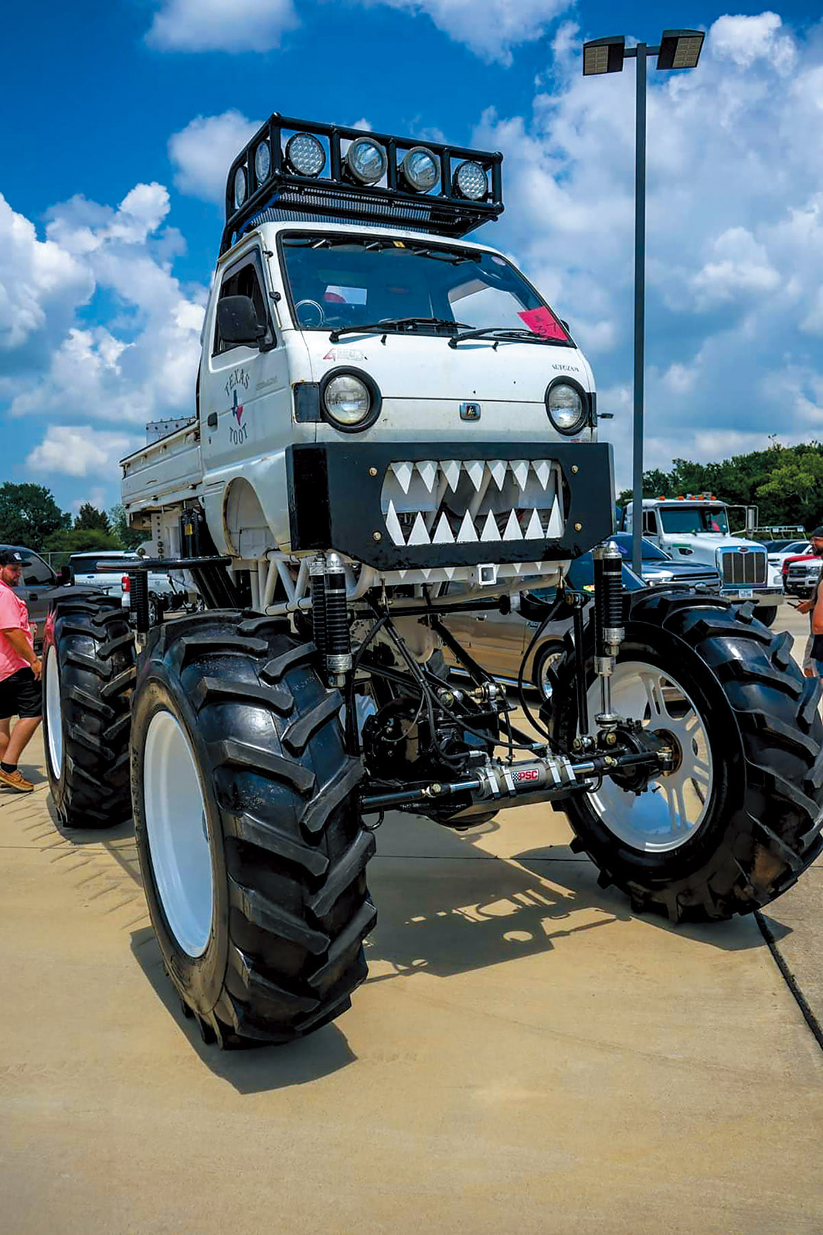 なんと、軽トラに7.4リットルエンジン搭載!!】驚愕の60インチボディ