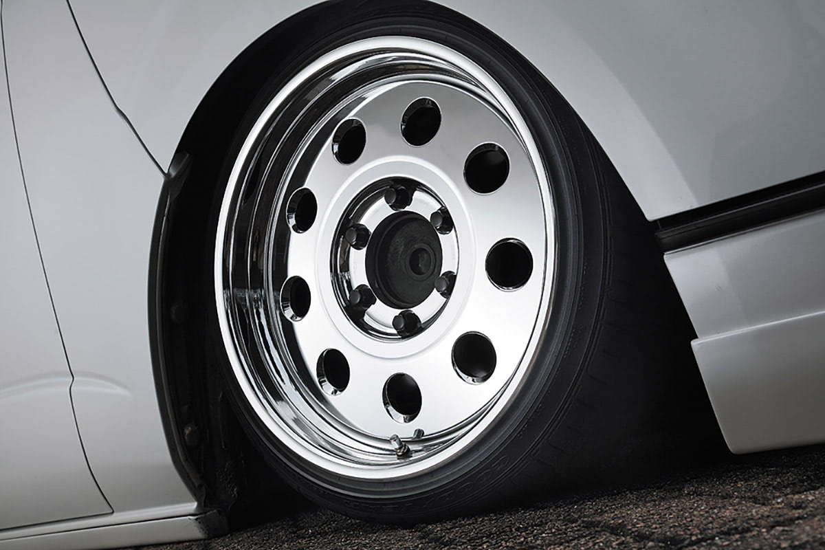 ハイエース　改造　1/64 深リム　シャコタン アルミホイール交換