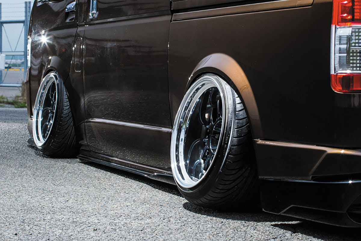 超絶足回りにシビれるぅ〜!!】きっちりワイド化された絶妙なツラ