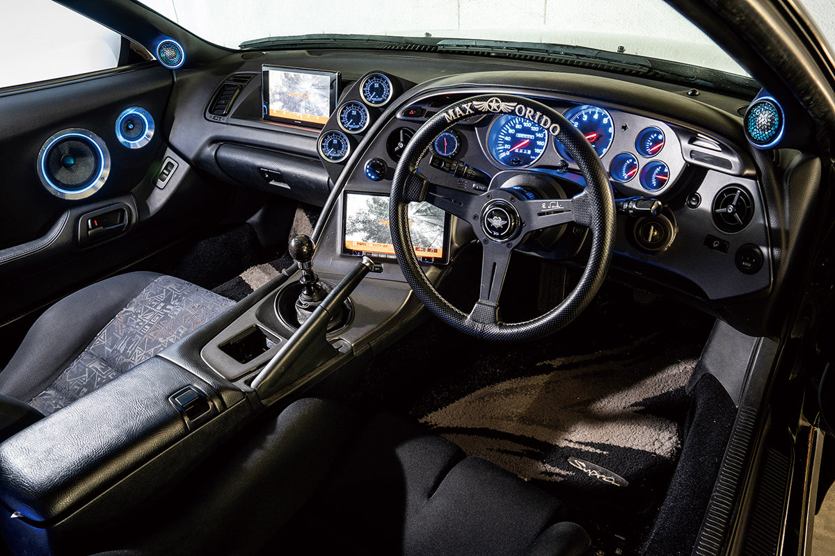 80スープラを3WAY化!!】スポーティな“走る”イメージの80スープラの車内