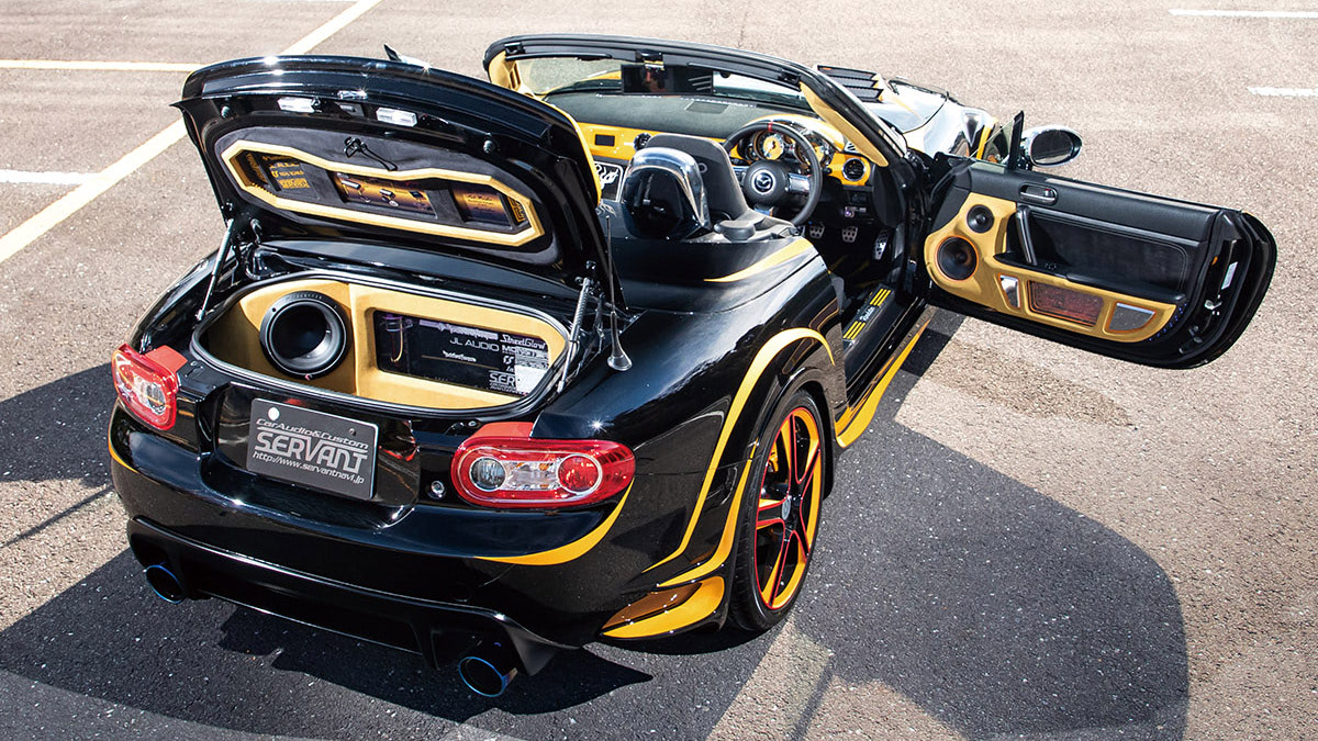 手狭なロードスターにガッツリインストール!!】収納スペースは維持し