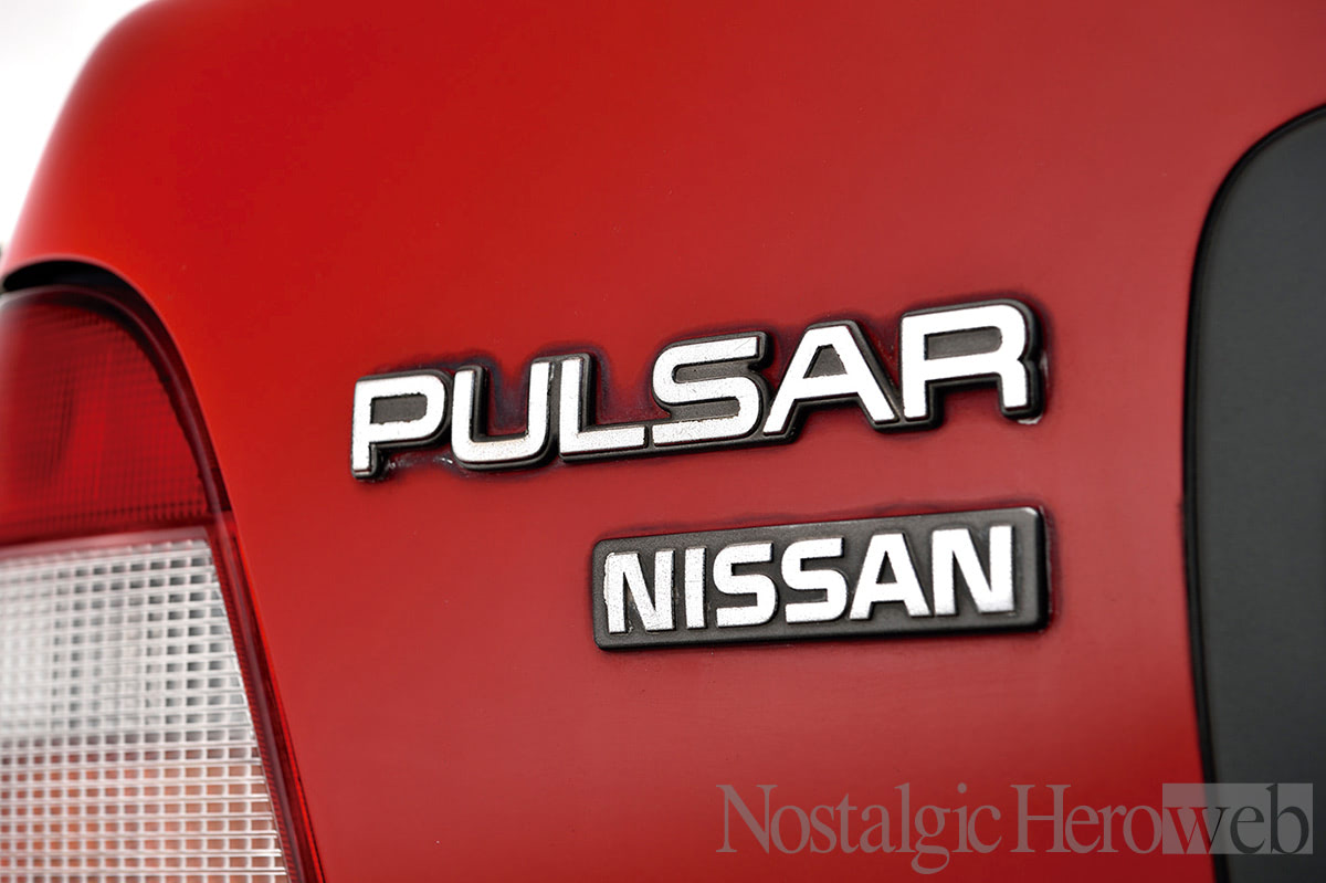 WRC参戦マシンもあった世代の5ドアセダン×アクティブレッド｜1991年式