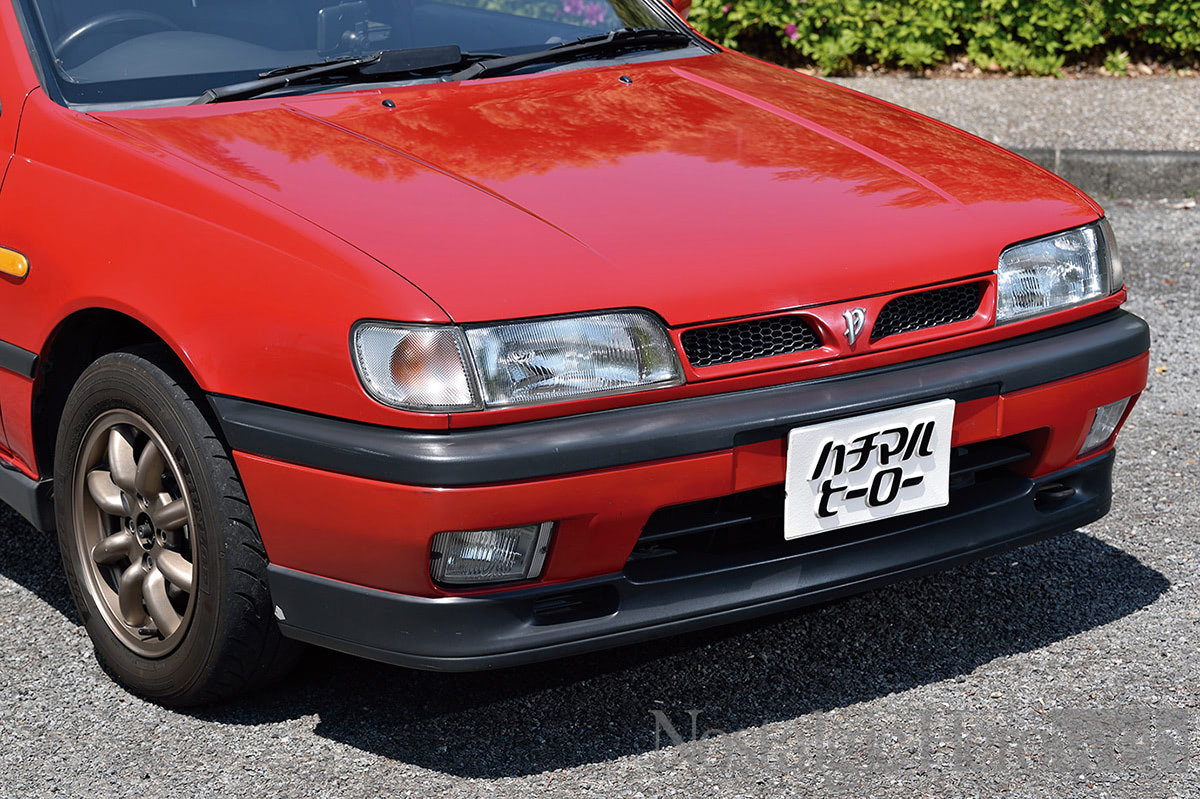 WRC参戦マシンもあった世代の5ドアセダン×アクティブレッド｜1991年式