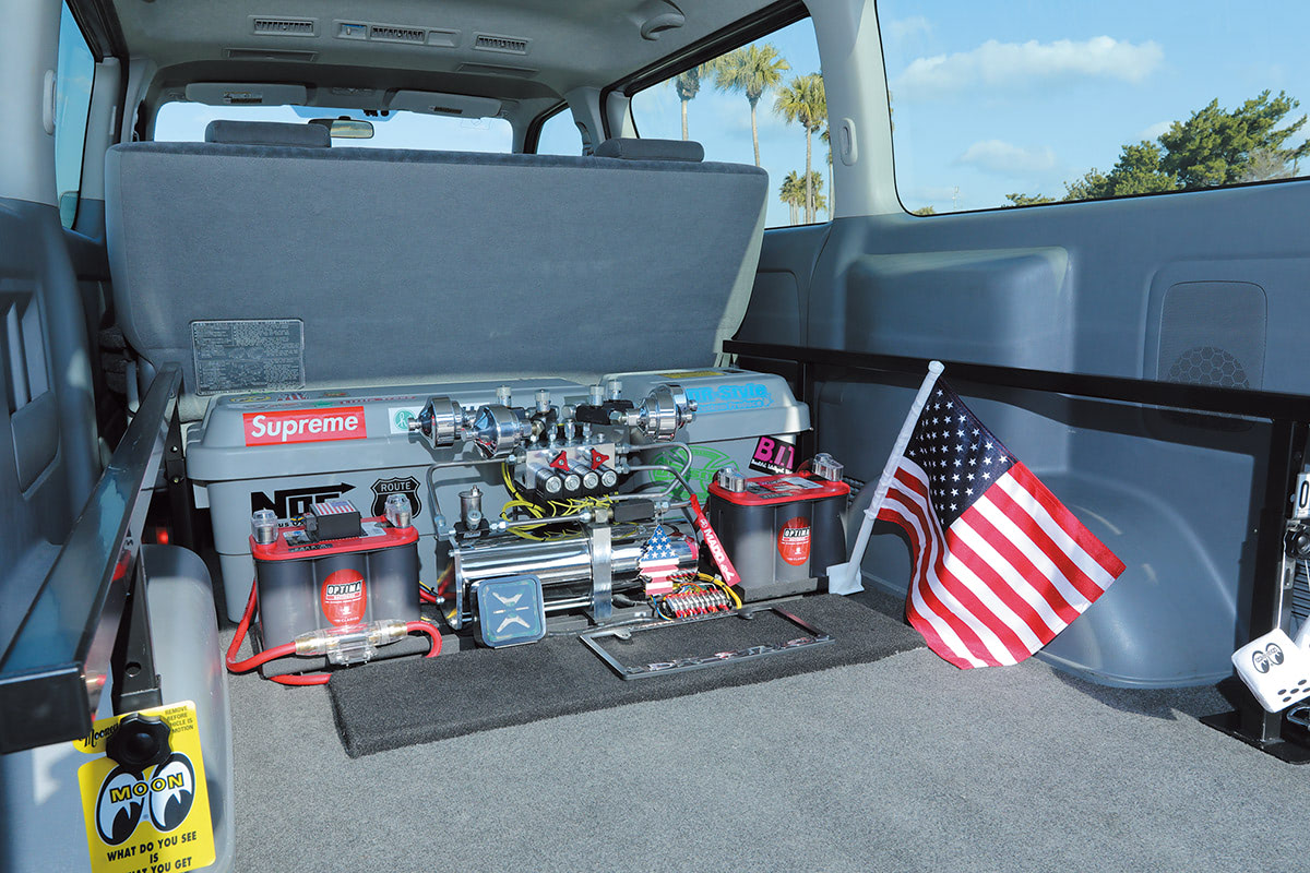 ハイエースに左ハンドルって、あったっけ!?】USでハイエースは流通して