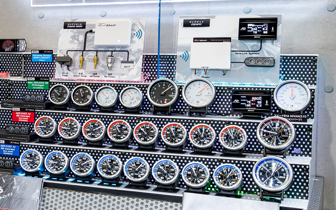 ノーマルな旧車こそ追加メーターが必須⁉︎ 「Defi」の開発品に注目