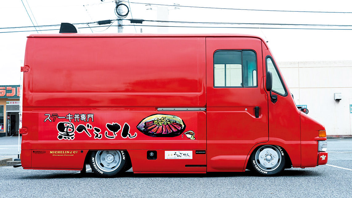 ノッポ商用車を絶妙ロワード!!】給排水タンクはカスタムメイド
