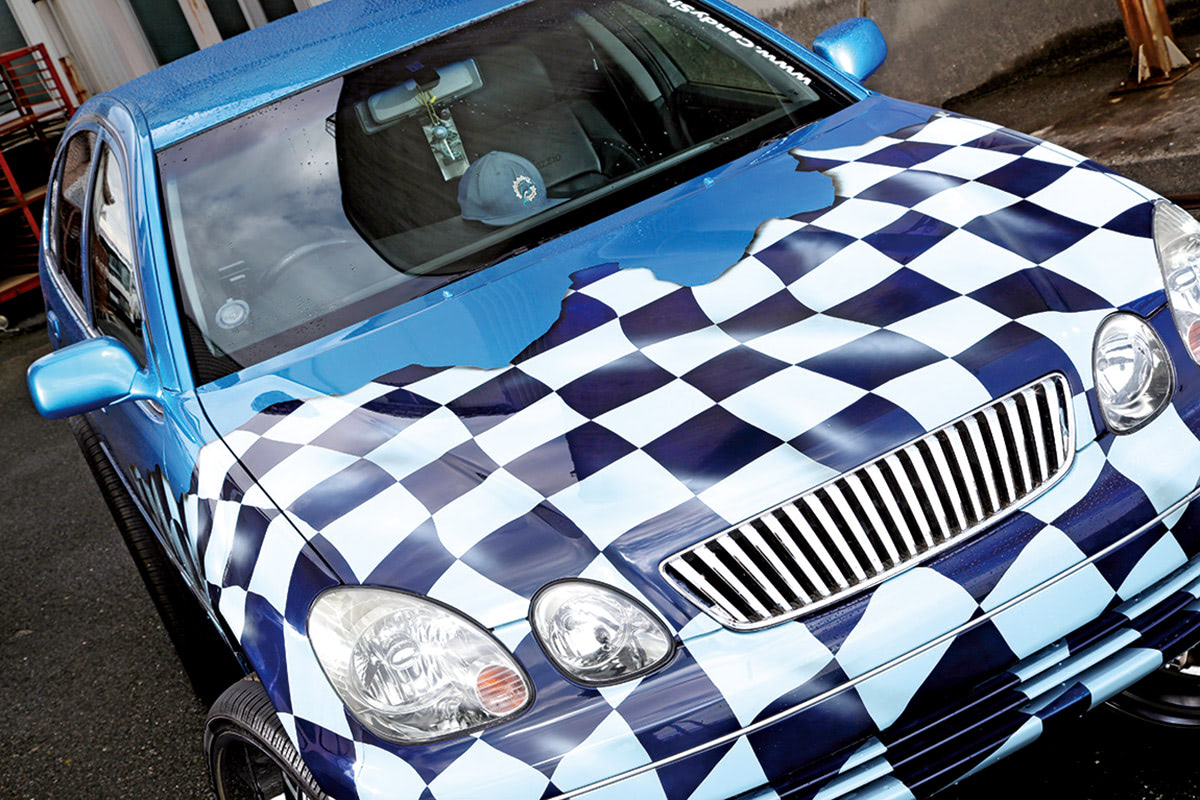 この後ろ姿は16系アリスト!?】規格外な32インチリムと14センチアップの