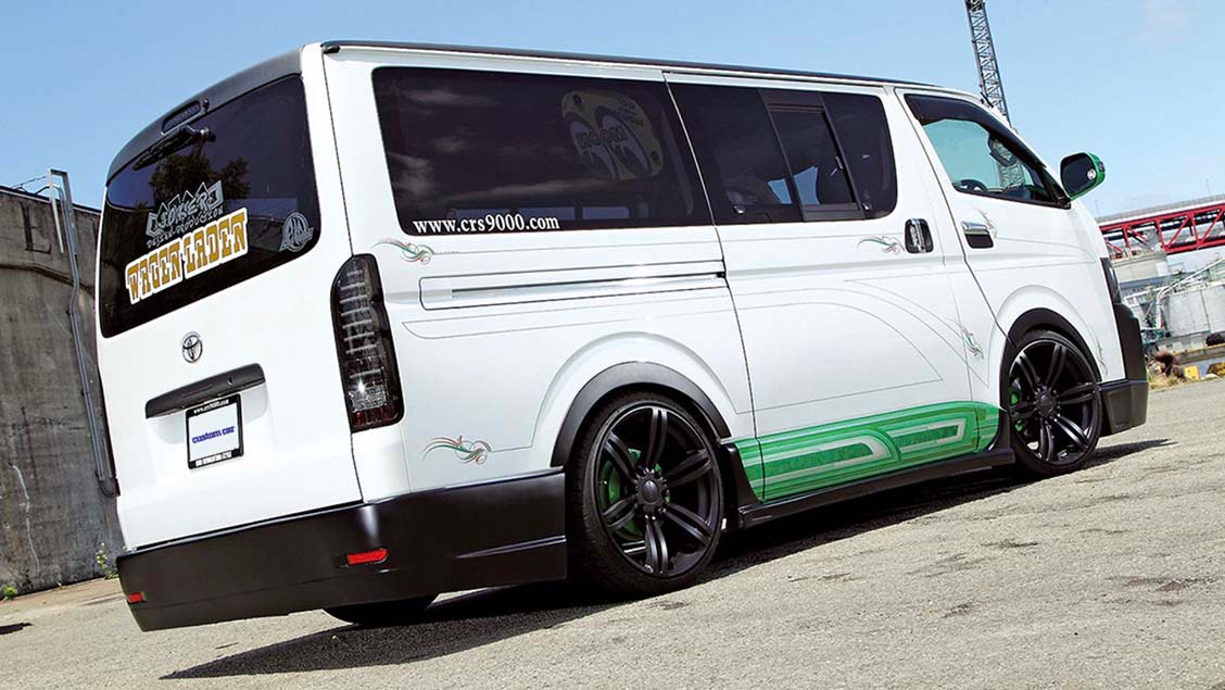 ⭐︎お試し価格⭐︎ ハイエース　カスタムペイント　グラデーション　カスタムペイント レインボーラメでギラギラっ!!】カスタムペイントが目立ちスギ！ 硬派