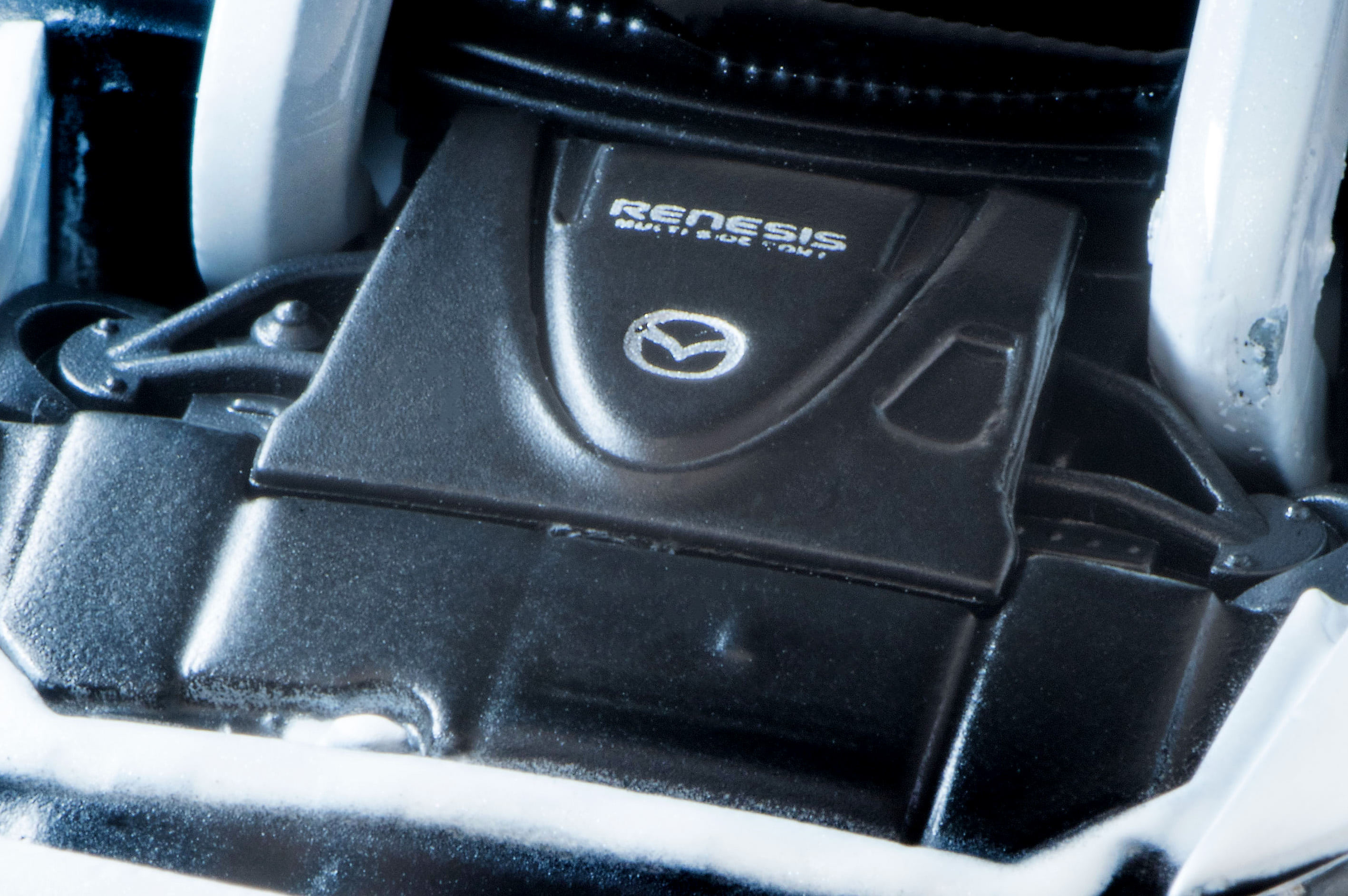 9月発売予定｜予約受付中！ 後期型のRX-8に新色登場！ボンネットも開閉