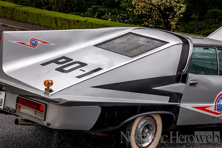 地球を守るヒーローたちのマシン、ポインター号を同じベース車両から