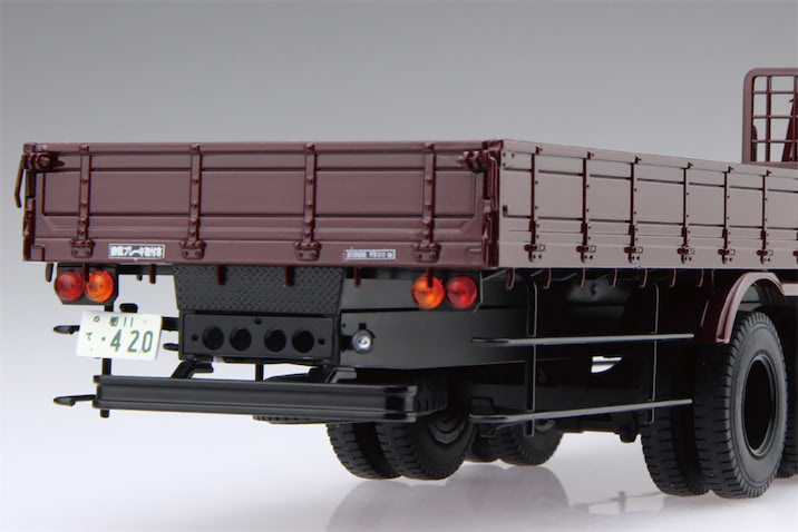 高速道路網の発展を支えた名車」アオシマの新シリーズから1／32 三菱