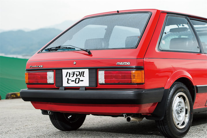 フェンダーミラーの前期型、赤いハッチバック【1】1982年式 マツダ