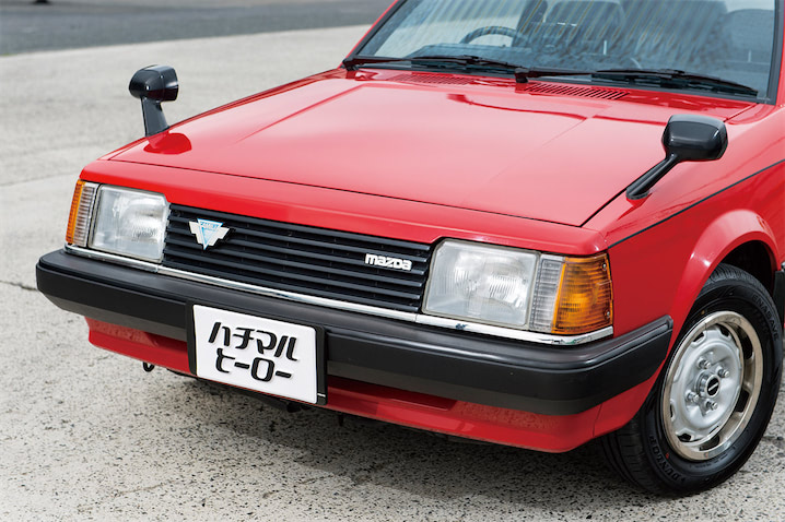 フェンダーミラーの前期型、赤いハッチバック【1】1982年式 マツダ