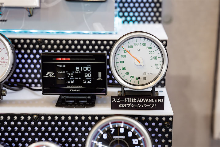 ノーマルな旧車こそ追加メーターが必須⁉︎ 「Defi」の開発品に注目